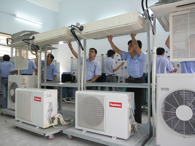 Ô tô con bắt buộc phải dán nhãn năng lượng từ 2018