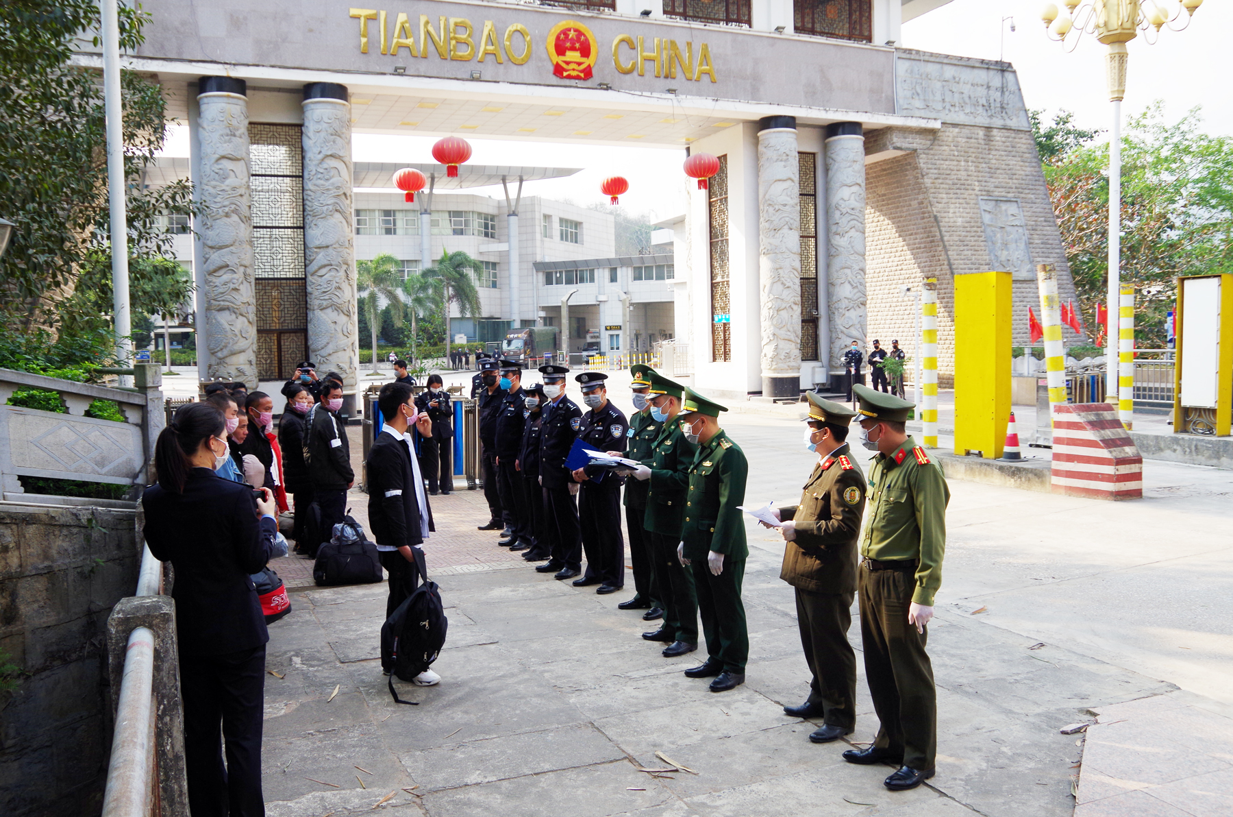 Công an Hà Giang phối hợp tiếp nhận công dân do Trung Quốc trao trả